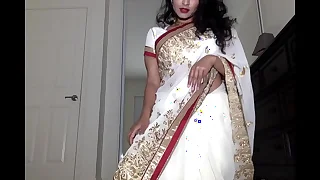 Desi Dhabi upon Saree possessions Naked together with Plays with Hairy Pussy